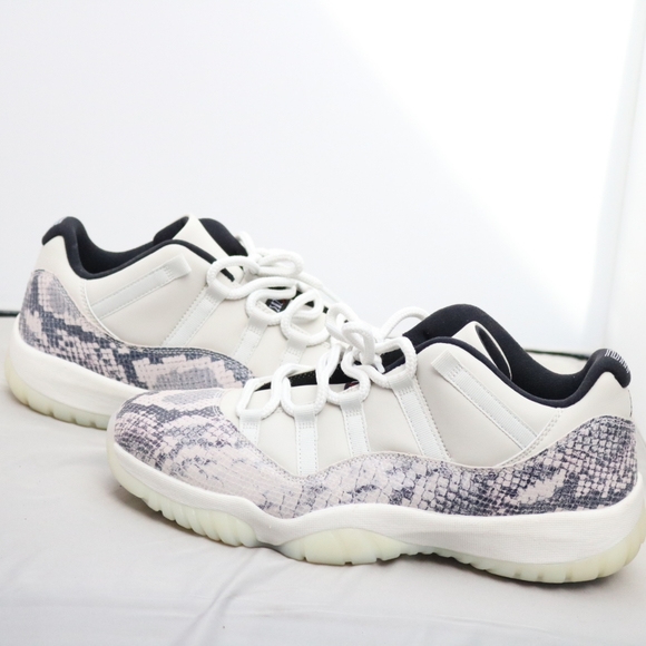 Beautiful Jordan retro lows - Picture 1 of 4